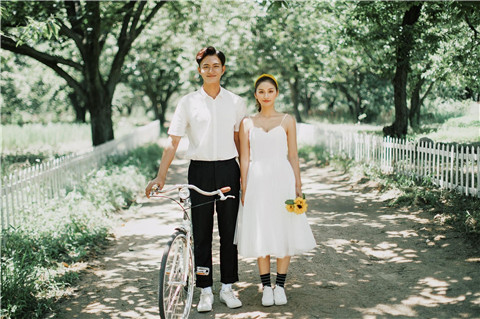 而且如果彼此都非常熟悉的话，那么你应该很了解她，也就省去了很多追女生必要的步骤