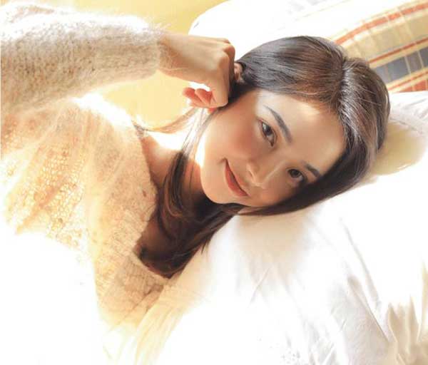 爱一个人不用你整体在她耳边唠唠叨叨的，你只要做了实事，瞎子都是可以看得出来的。