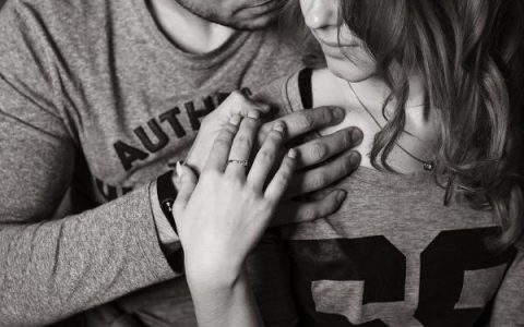 让直男们懂得如何吃“糖果”——第一次约会的六个技巧