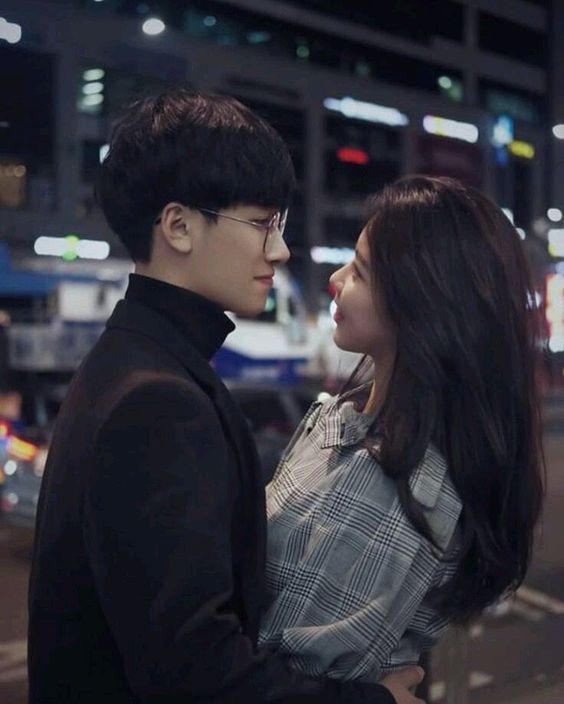 女孩在追男生的全过程中，该热辣的那时候还要热辣，可是该娴雅的那时候还要娴雅。