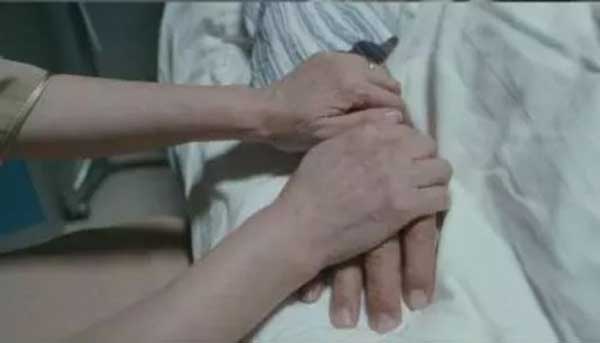 江奶奶说这绝症国外能治，把钱花在他身上，我就心安。