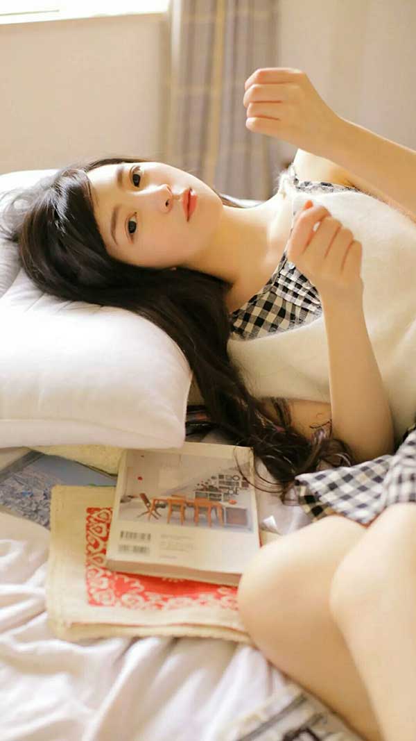 有的时候男人可以多留意一下女人的一些行为小细节。