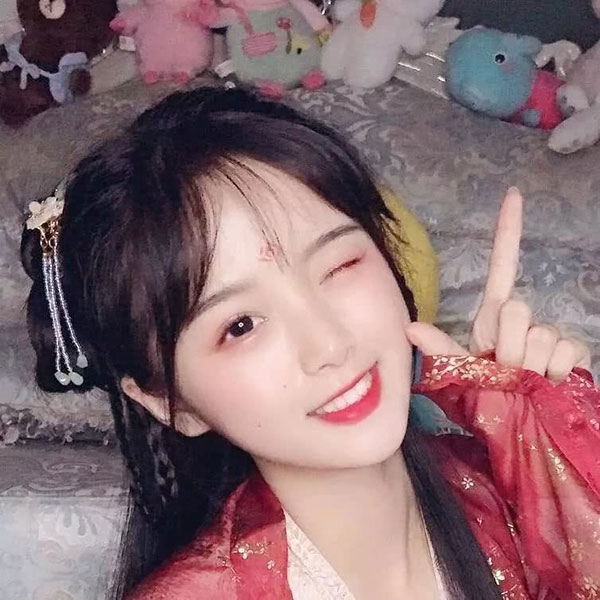 大部分的女生都会对你产生好奇心