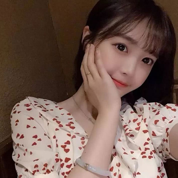 请尽情地告诉她，你被她哪些细节吸引了