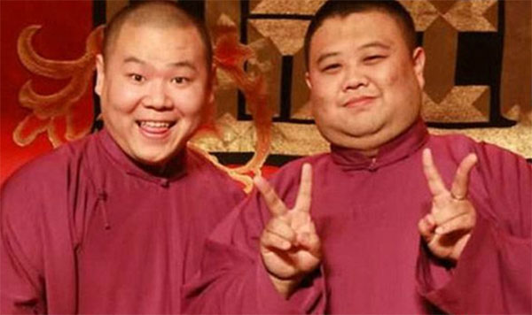 两人都是段子手，合拍的各种搞怪照片，更是为一众网友调侃为：“秀恩爱”。