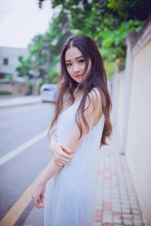 当感觉到妹子对你的兴趣已经很大了，就应该立刻邀约，不要墨迹