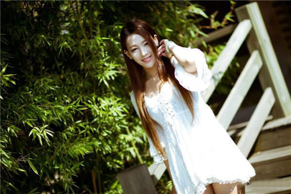 她们可以容忍一个男孩子没钱，没车没房子，但是她们绝对不能够容忍一个男孩子不够努力