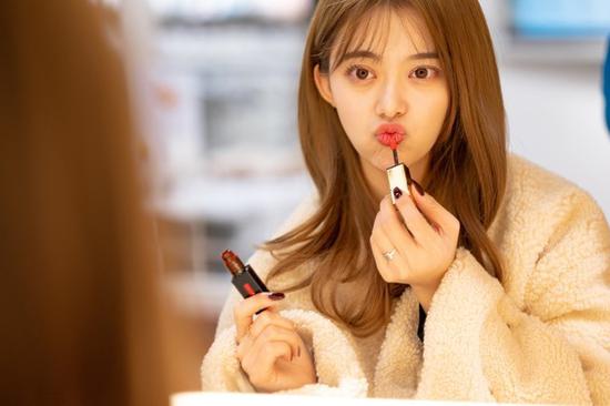 不要一上来就发一个表情或很平淡的hi、hello