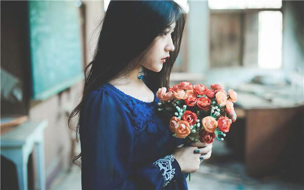 和异性的互动都是即时的，变化的