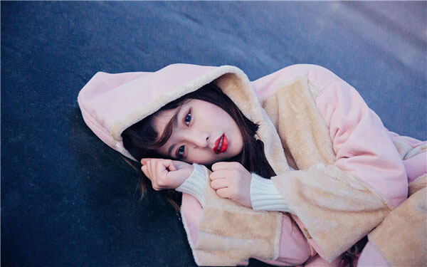 怎样追一个不喜欢自己的女生呢？