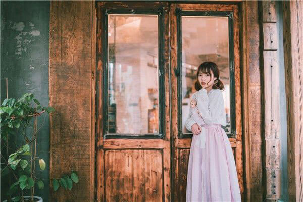 现在追求女生的方式也不至于线上见面，