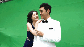 但被用行动宠爱28年的郭蔼明，一直沉浸在笑笑闹闹的爱情里