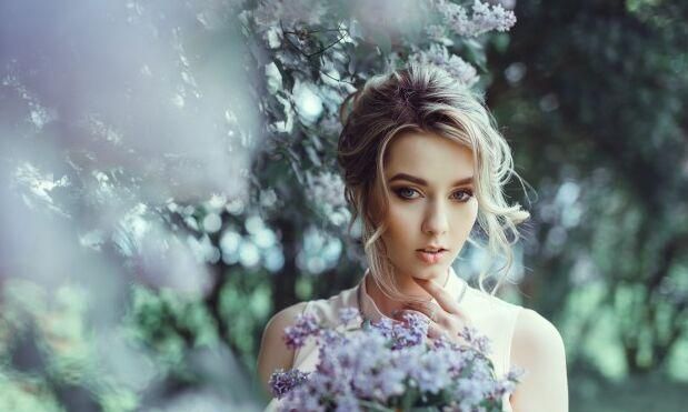 生家庭有缺陷的，父母重男轻女，或者父母离异。