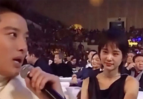 王子文看贾乃亮眼神暧昧是怎么回事