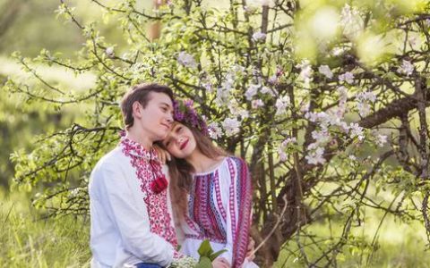 内向女生的约会技巧：克服害羞的5种方法