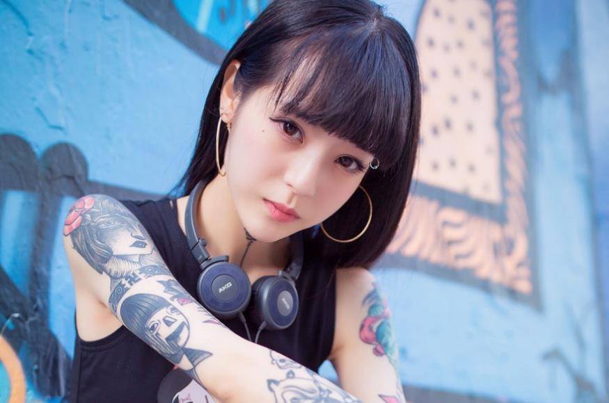 怎样和一个陌生女孩子聊天，教你三招快速聊出好感！