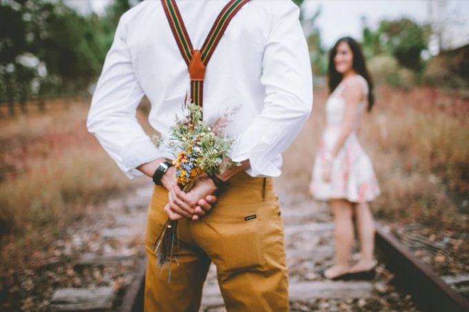 如何追求心仪的女生？两性专家教你3阶段打动她的心